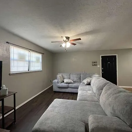 Charming 2-Bedroom 1-Bath Home Close To Downtown